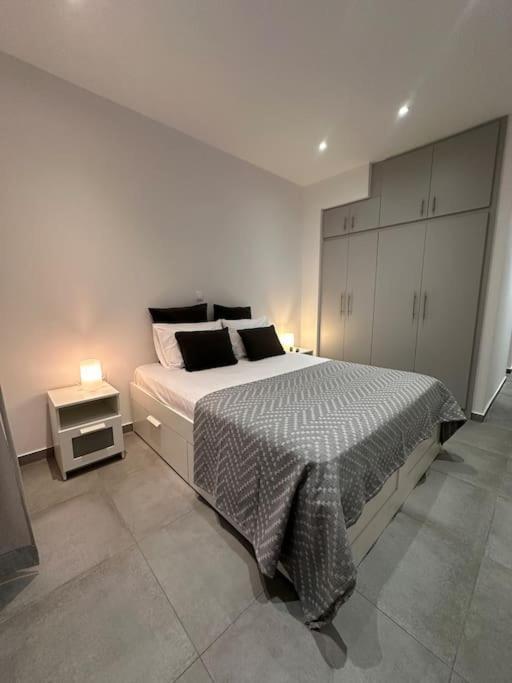 Cozy With Yard Appartement Athene