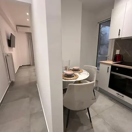 Cozy Central Apartment With Yard Atina Dış mekan fotoğraf